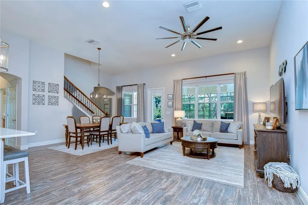 6335 Knob Tree Drive Lithia FL 33547