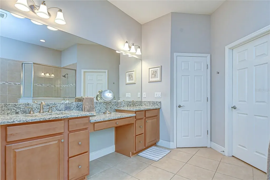 6335 Knob Tree Drive Lithia FL 33547