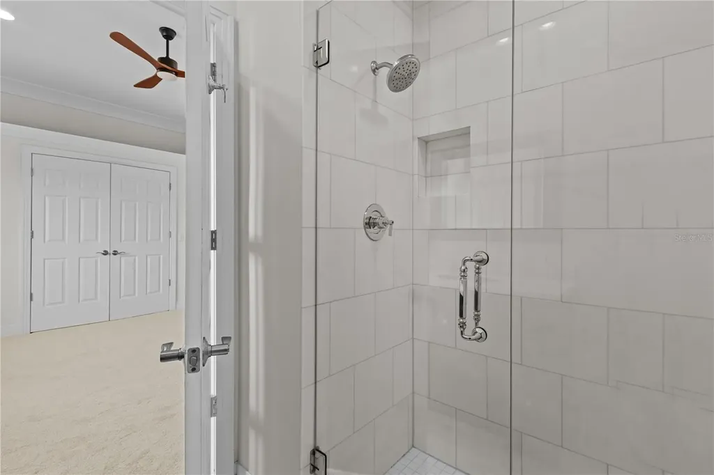 1008 Paseo Del Rio NE St Petersburg FL 33702