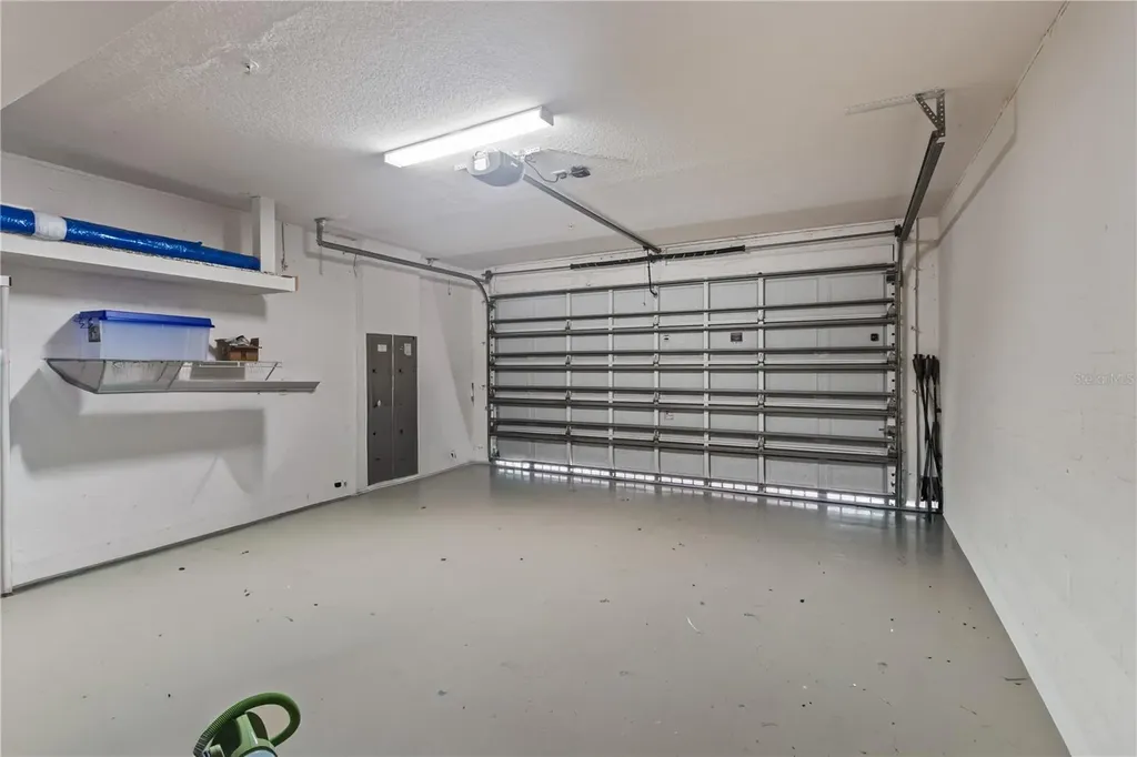 1008 Paseo Del Rio NE St Petersburg FL 33702