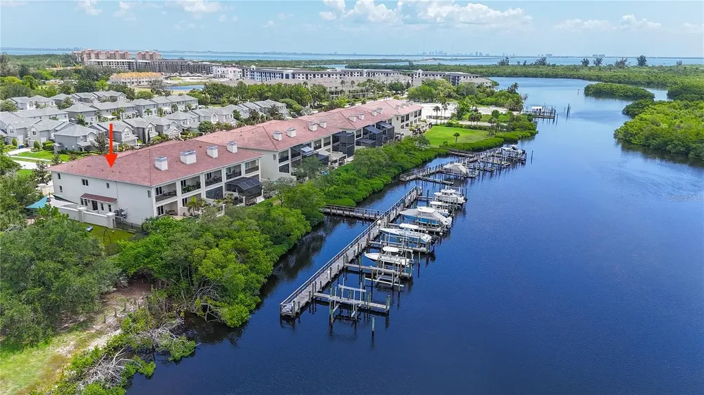 1008 Paseo Del Rio NE St Petersburg FL 33702