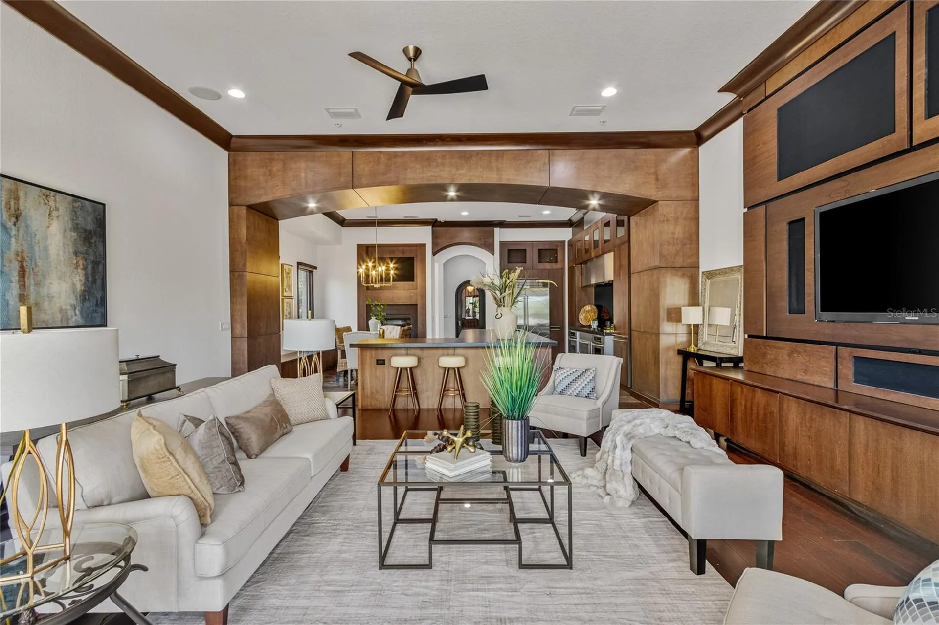 1008 Paseo Del Rio NE St Petersburg FL 33702