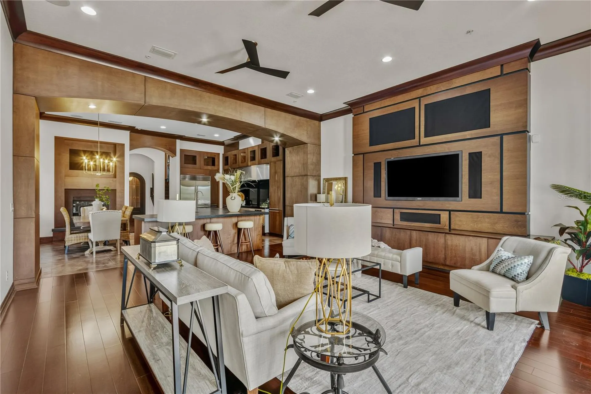 1008 Paseo Del Rio NE St Petersburg FL 33702