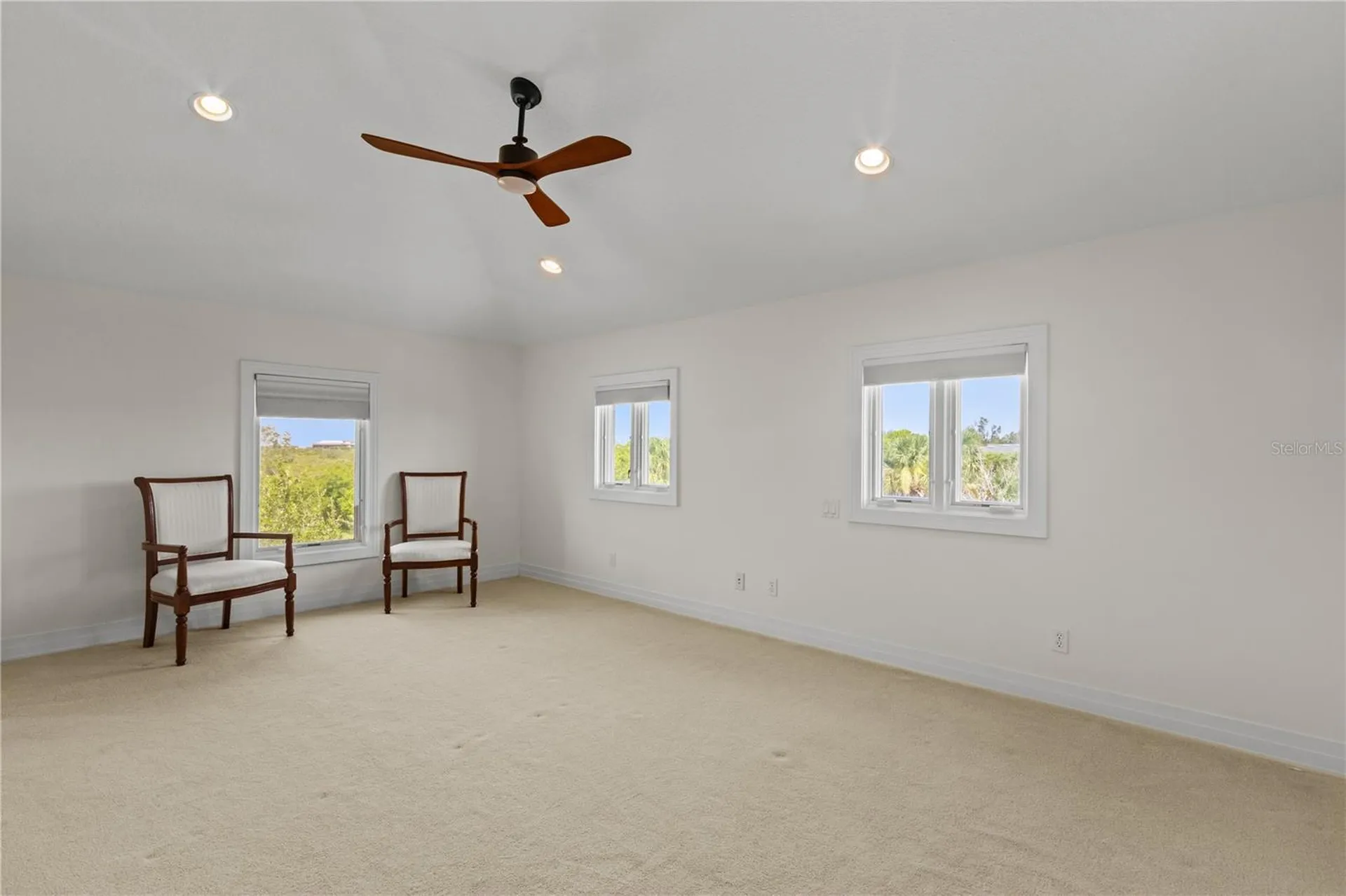 1008 Paseo Del Rio NE St Petersburg FL 33702
