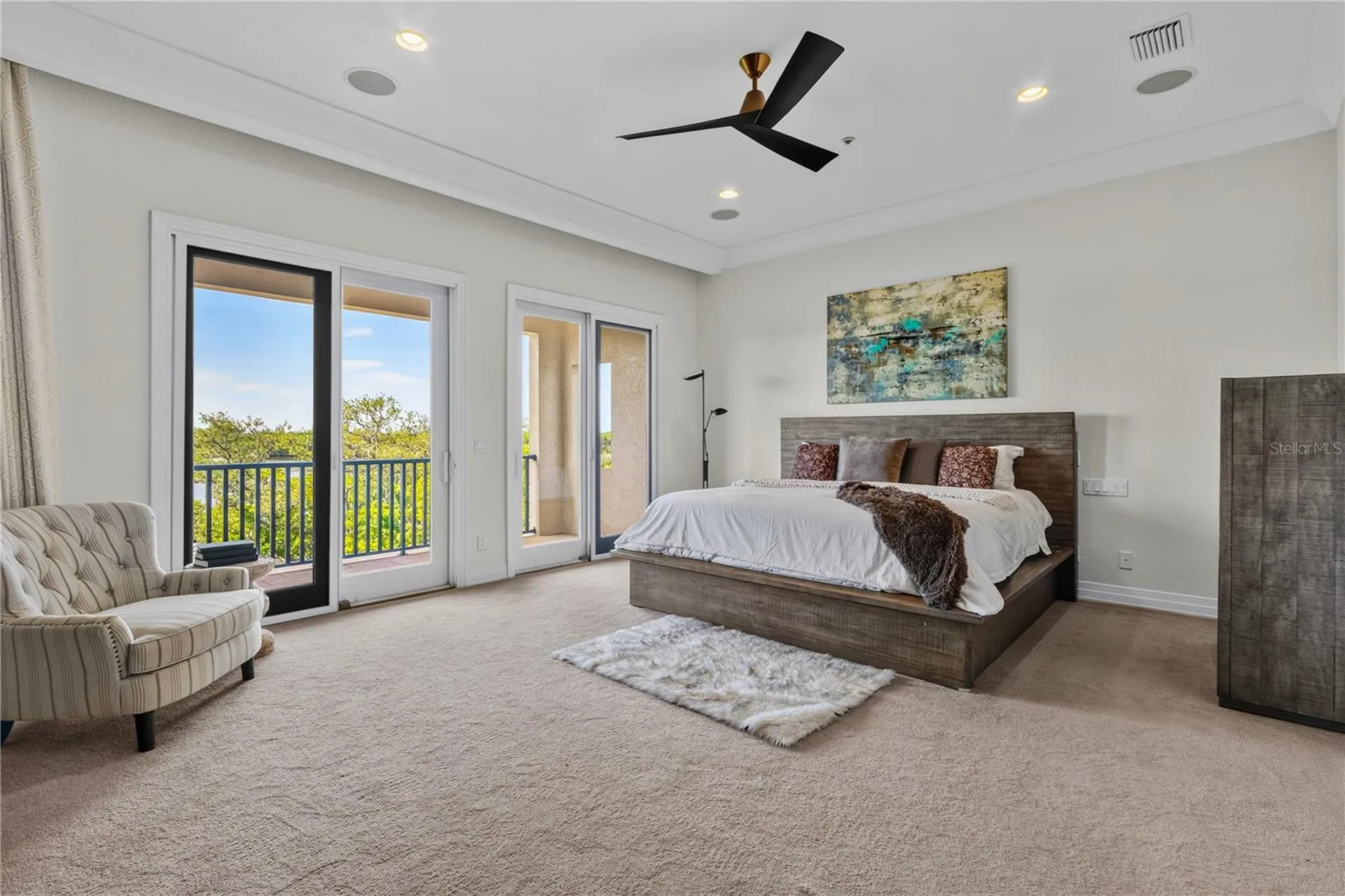 1008 Paseo Del Rio NE St Petersburg FL 33702