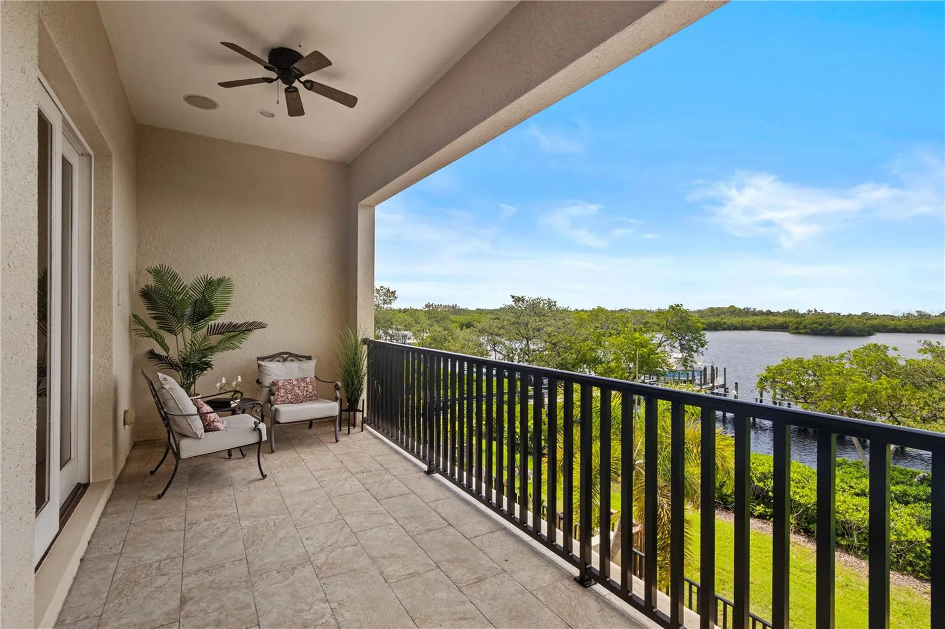 1008 Paseo Del Rio NE St Petersburg FL 33702