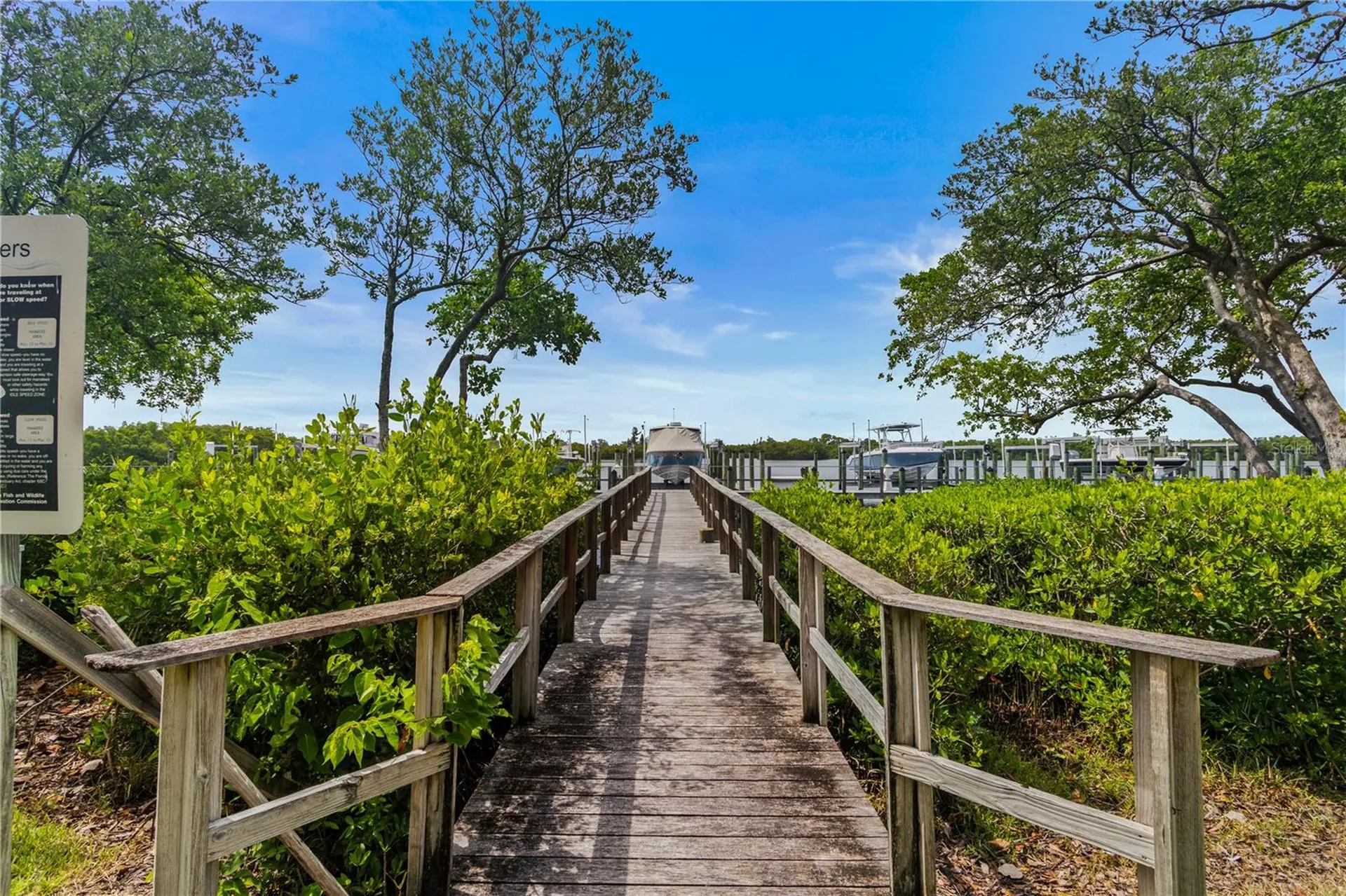 1008 Paseo Del Rio NE St Petersburg FL 33702