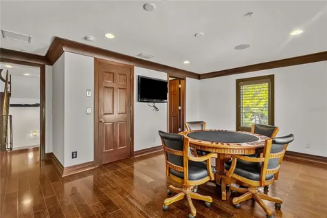 1008 Paseo Del Rio NE St Petersburg FL 33702