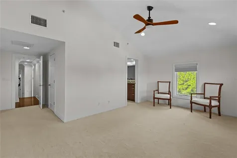 1008 Paseo Del Rio NE St Petersburg FL 33702
