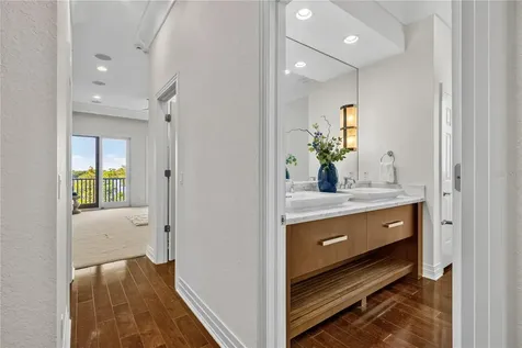 1008 Paseo Del Rio NE St Petersburg FL 33702