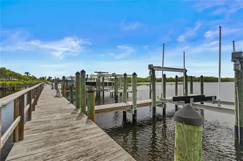 1008 Paseo Del Rio NE St Petersburg FL 33702