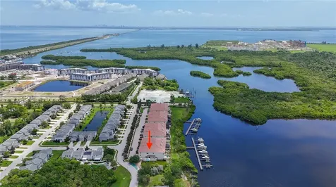 1008 Paseo Del Rio NE St Petersburg FL 33702