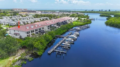 1008 Paseo Del Rio NE St Petersburg FL 33702