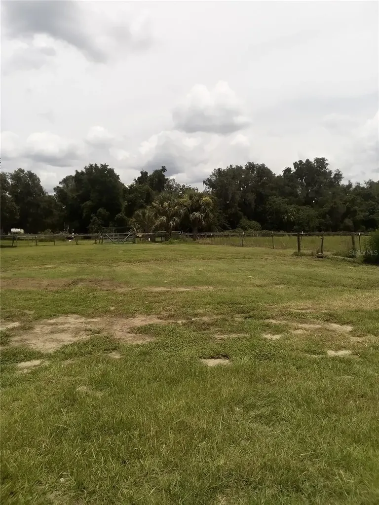 17936 SE 95th Street Road Ocklawaha FL 32179
