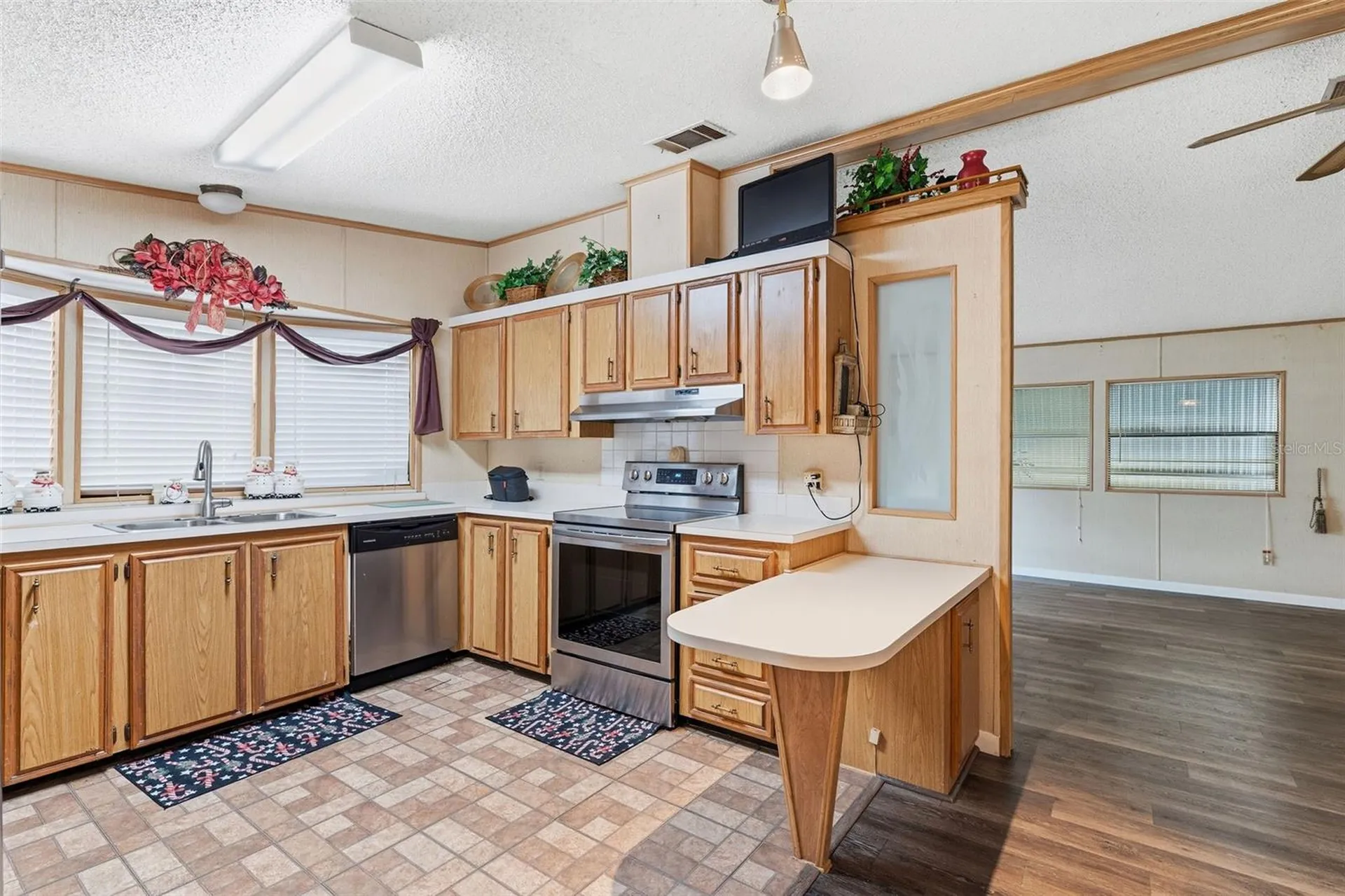 410 Dolphin Drive S Oldsmar FL 34677