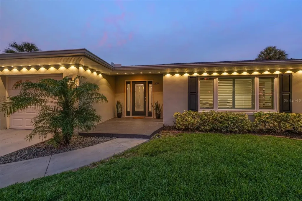 209 Live Oak Lane Largo FL 33770