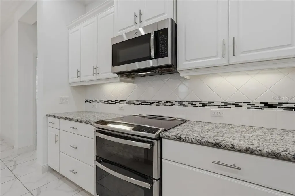 3613 Woodcliff Lake Terrace Sarasota FL 34243