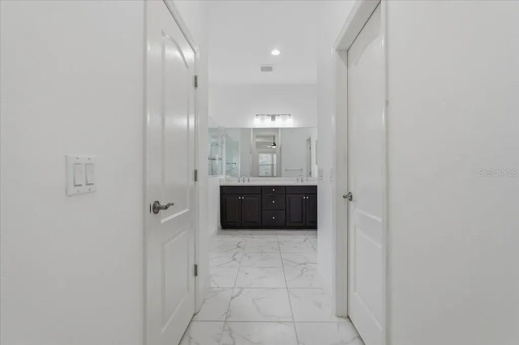 3613 Woodcliff Lake Terrace Sarasota FL 34243