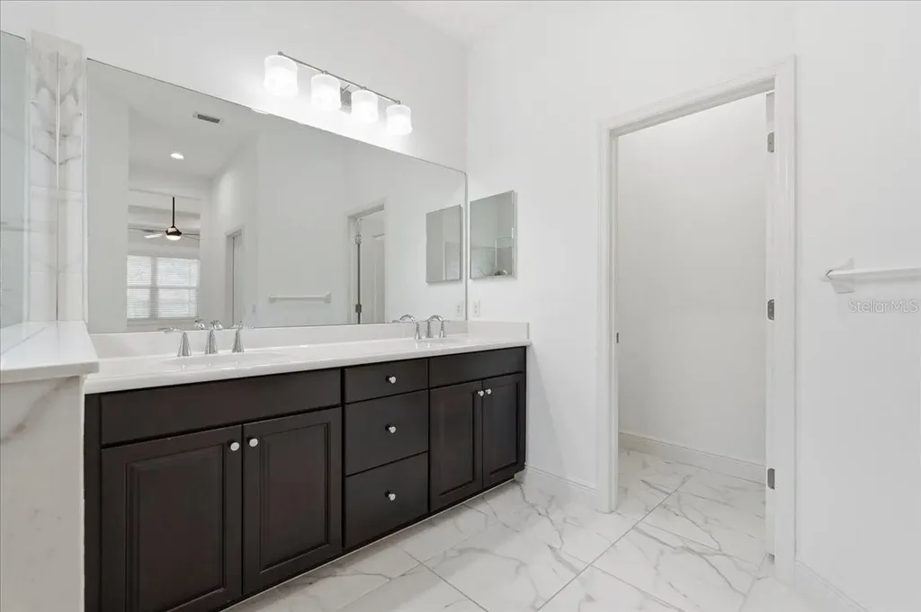 3613 Woodcliff Lake Terrace Sarasota FL 34243