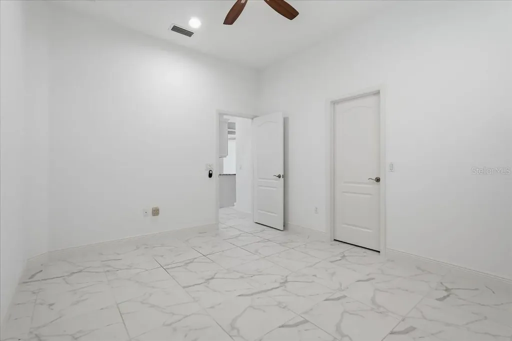 3613 Woodcliff Lake Terrace Sarasota FL 34243