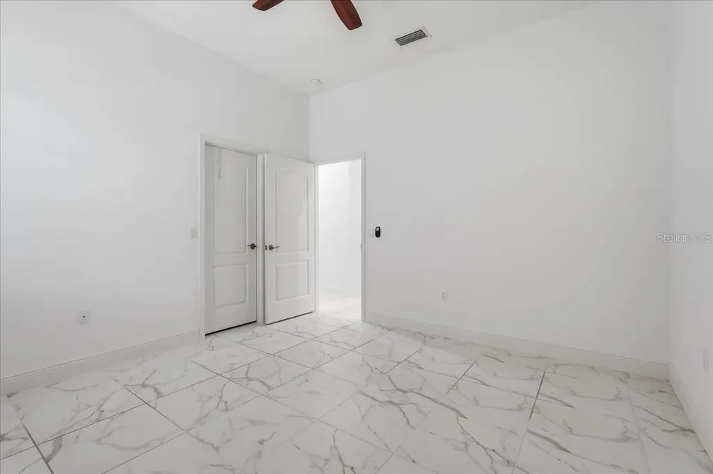 3613 Woodcliff Lake Terrace Sarasota FL 34243
