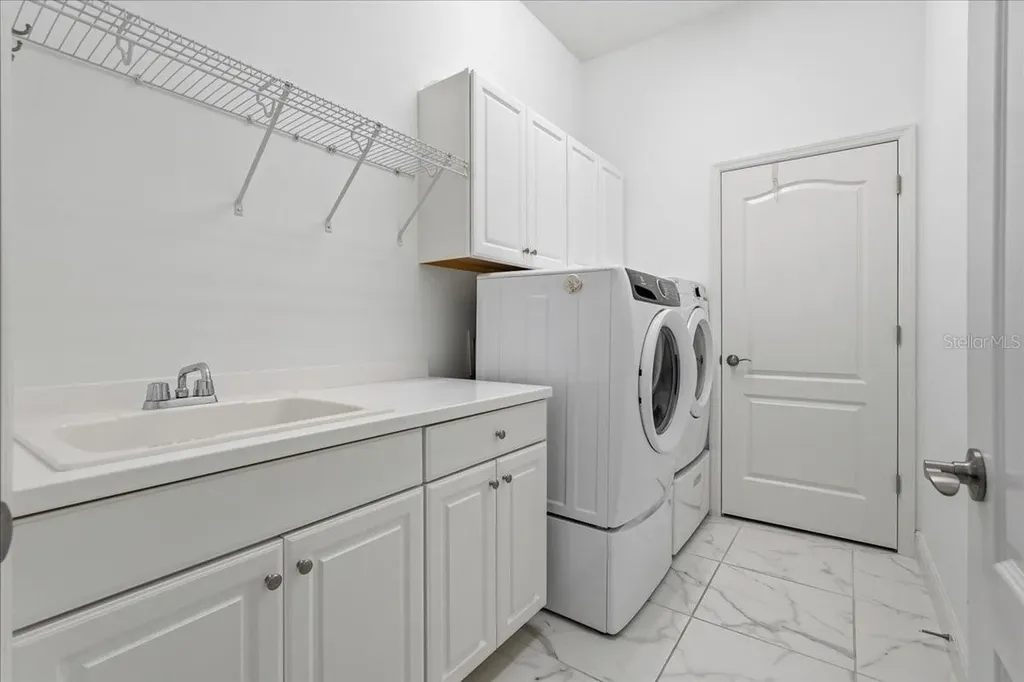 3613 Woodcliff Lake Terrace Sarasota FL 34243
