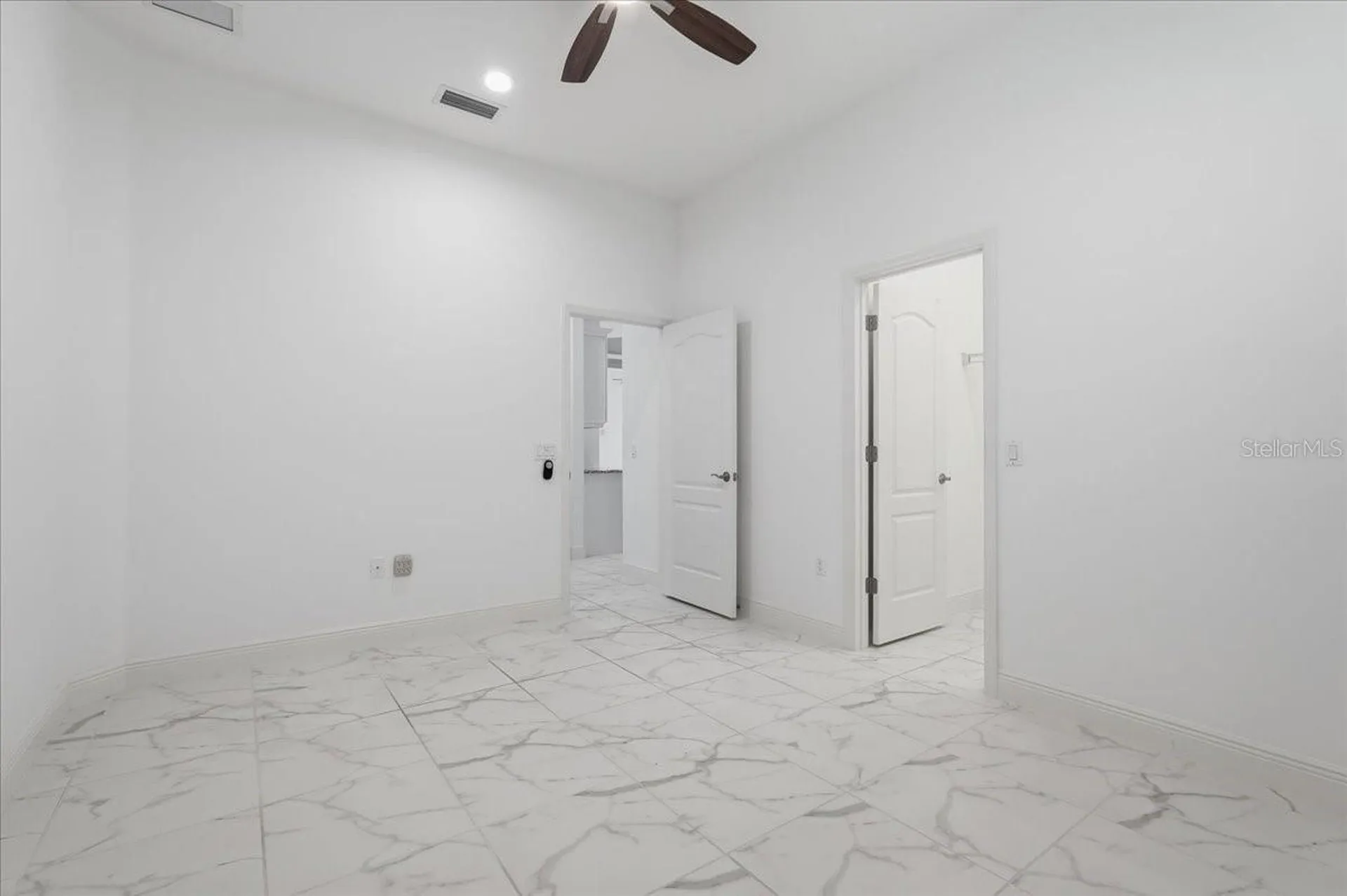 3613 Woodcliff Lake Terrace Sarasota FL 34243