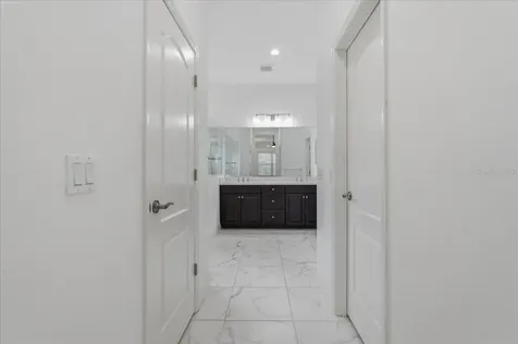 3613 Woodcliff Lake Terrace Sarasota FL 34243