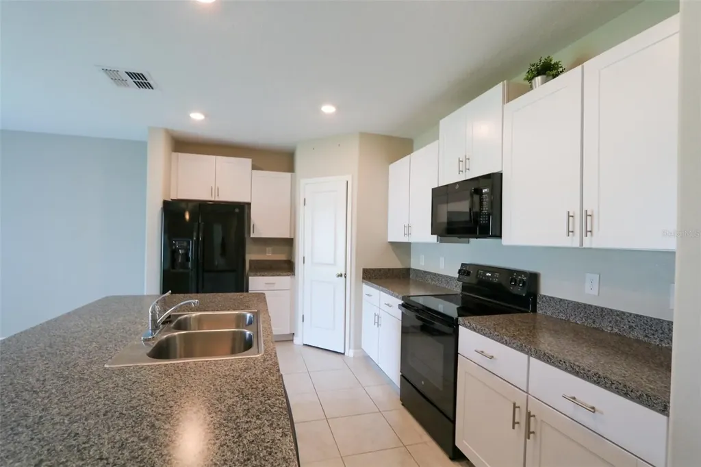 3715 Daisy Bloom Place Tampa FL 33619