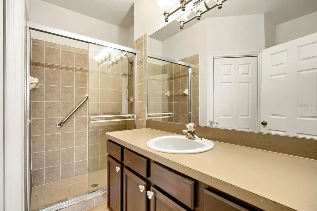 1048 Tullamore Drive Wesley Chapel FL 33543