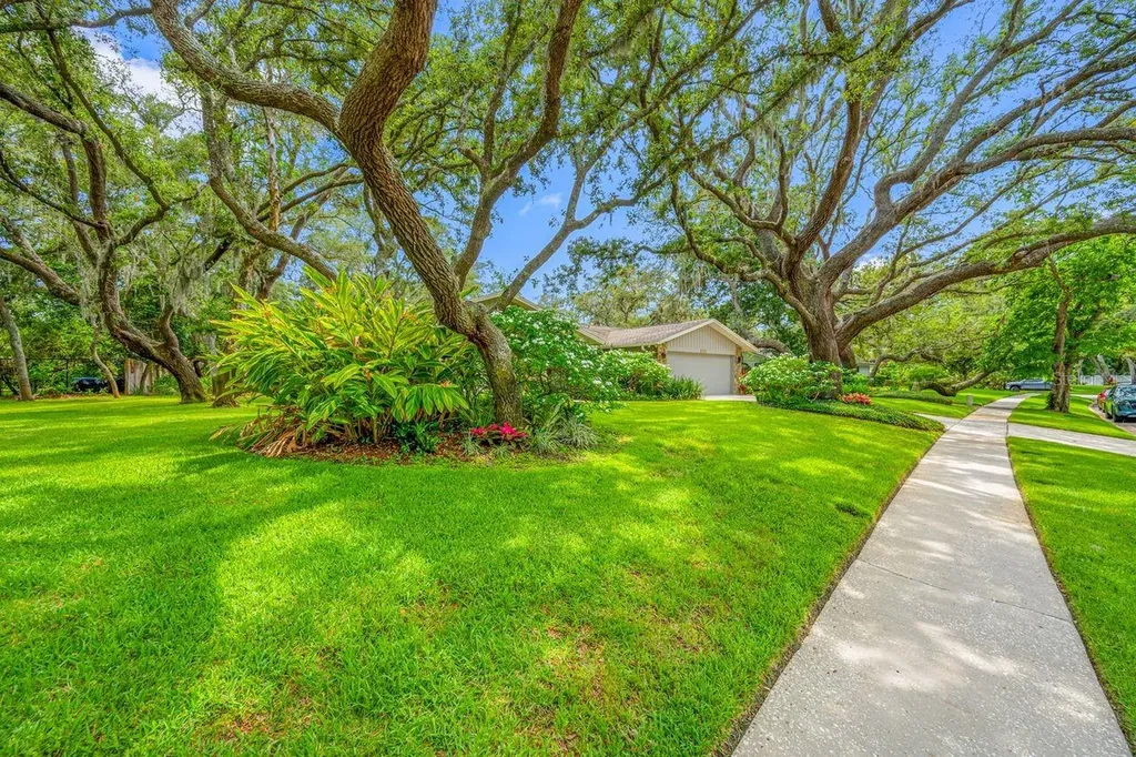 2827 Pheasant Run Clearwater FL 33759