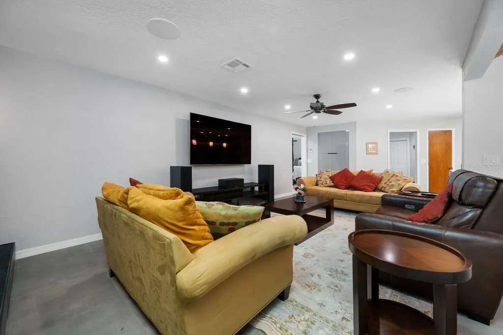 2827 Pheasant Run Clearwater FL 33759