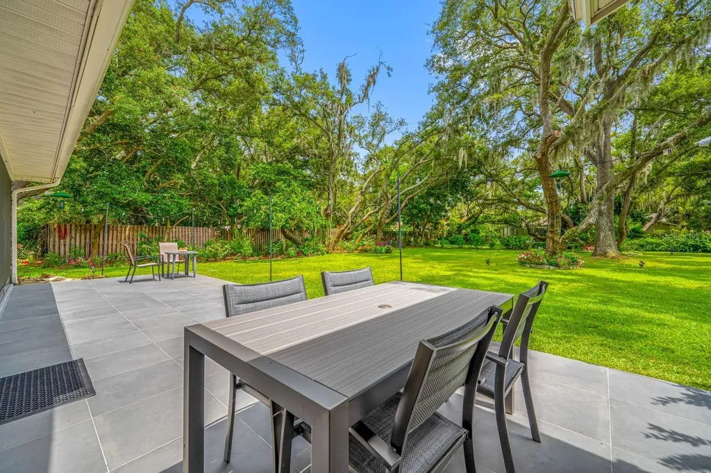 2827 Pheasant Run Clearwater FL 33759