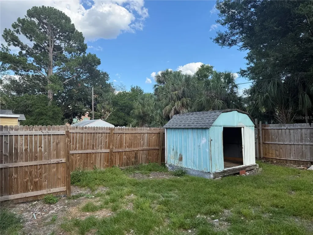 2116 W Pine Street Tampa FL 33607