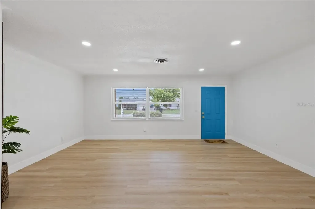 4347 16th Avenue N St Petersburg FL 33713