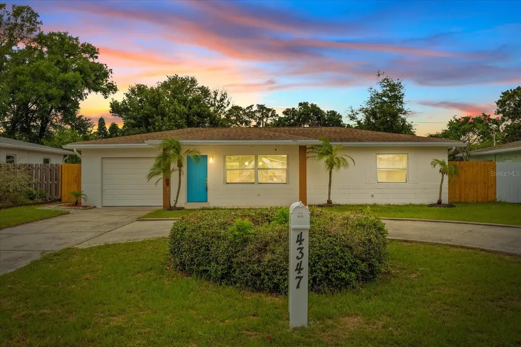 4347 16th Avenue N St Petersburg FL 33713