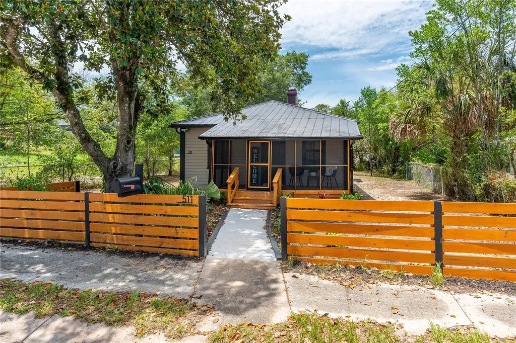 511 W Bartlett Street Deland FL 32720