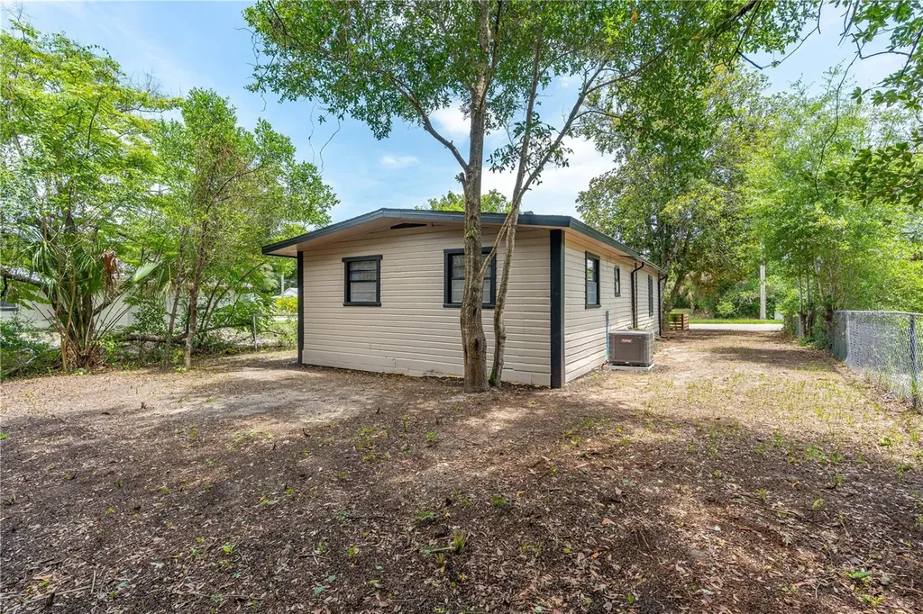 511 W Bartlett Street Deland FL 32720