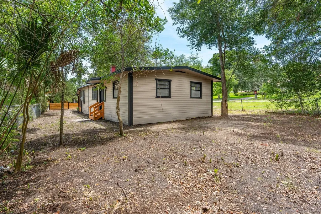 511 W Bartlett Street Deland FL 32720