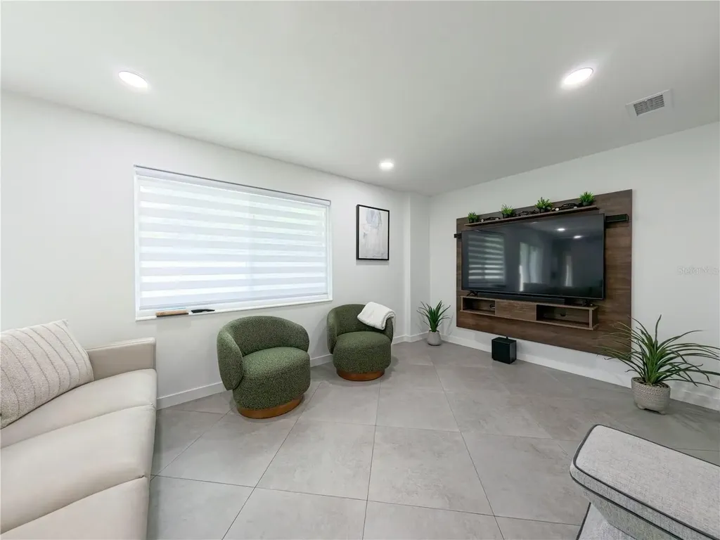 1446 Admiral Woodson Lane Clearwater FL 33755