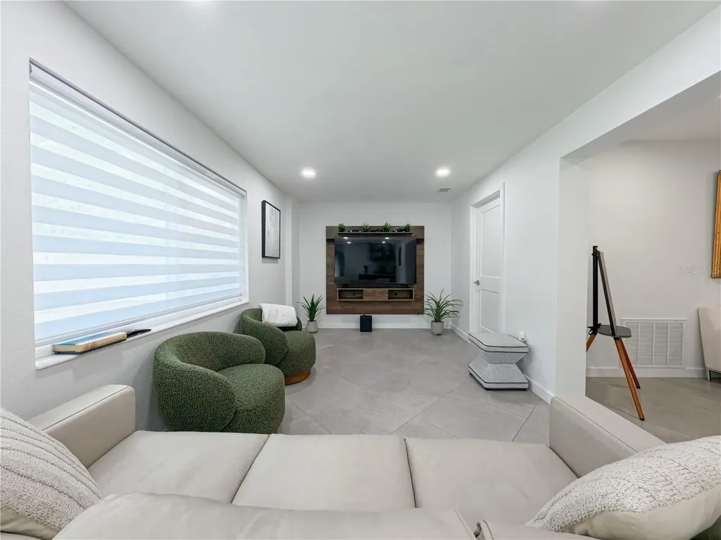1446 Admiral Woodson Lane Clearwater FL 33755