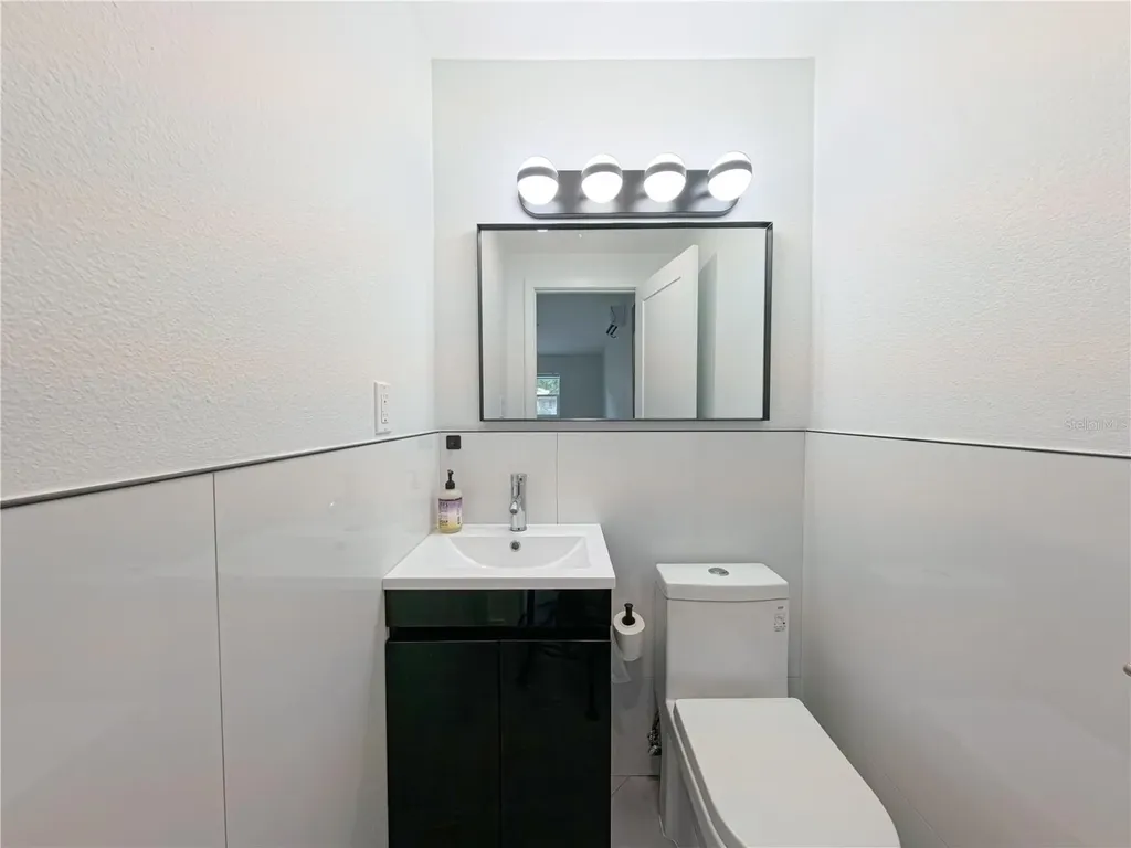 1446 Admiral Woodson Lane Clearwater FL 33755