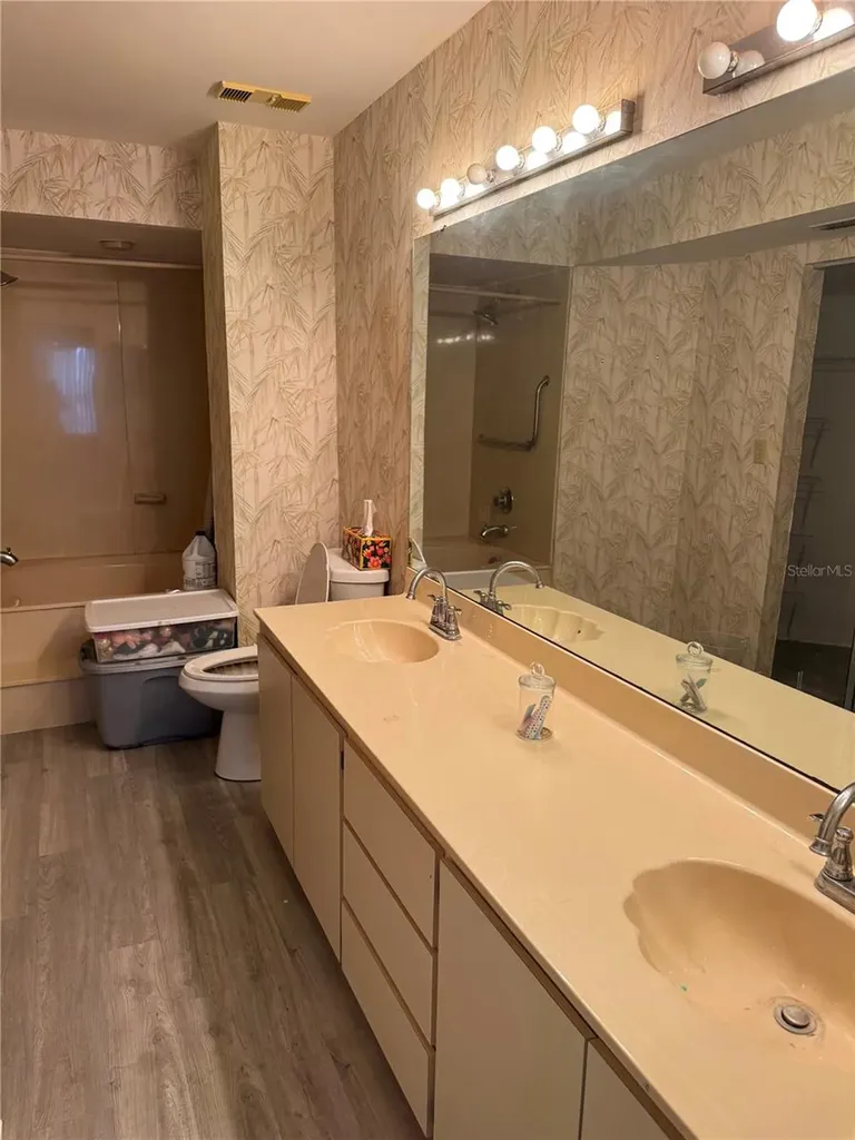 6035 Bahia Del Mar Boulevard St Petersburg FL 33715