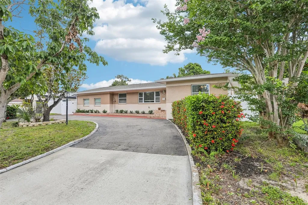 2709 49th Street N St Petersburg FL 33710