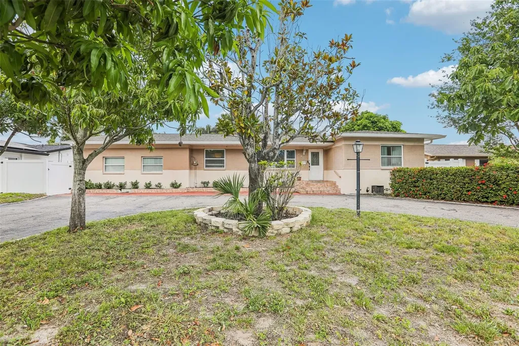 2709 49th Street N St Petersburg FL 33710