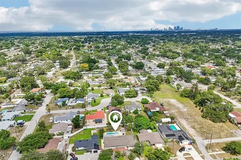 2709 49th Street N St Petersburg FL 33710