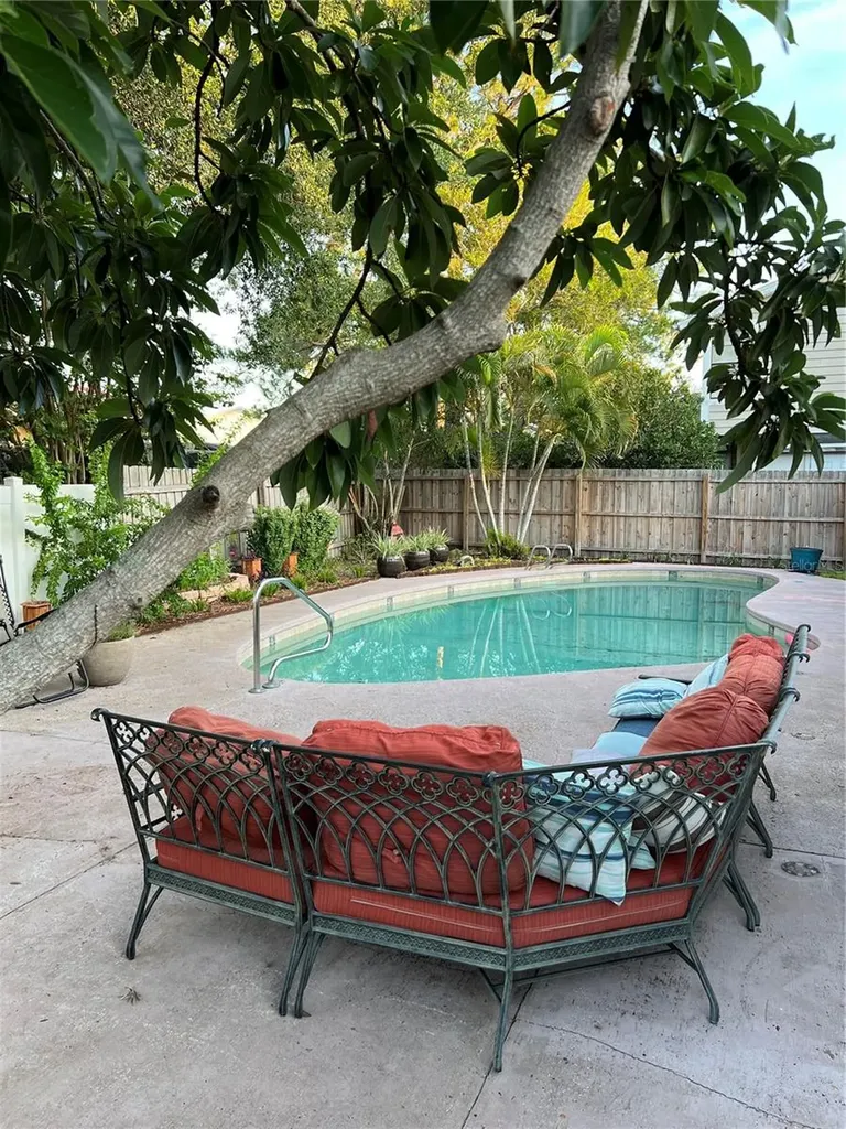 15614 Farnsworth Lane Tampa FL 33624