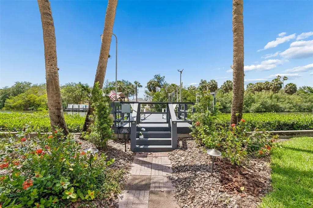 814 S Bayside Drive Tampa FL 33609