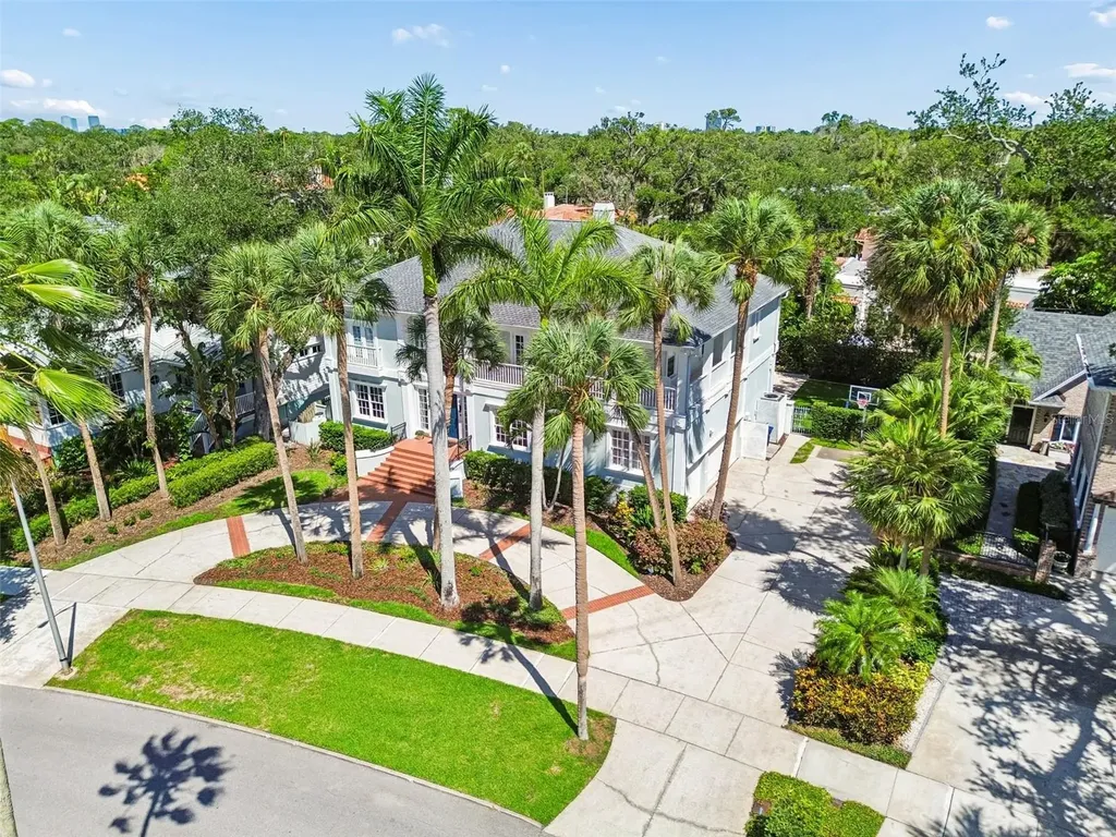 814 S Bayside Drive Tampa FL 33609