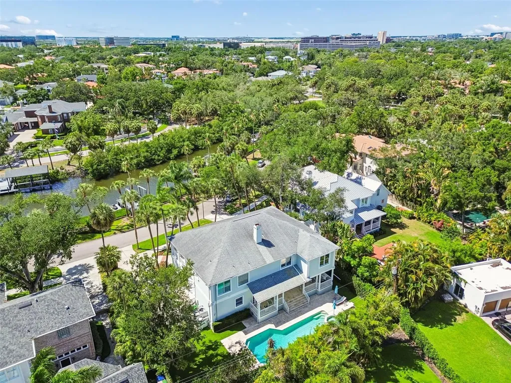 814 S Bayside Drive Tampa FL 33609